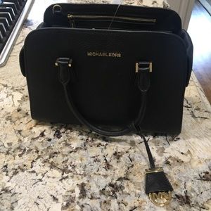 Meet your Posher, Leslie